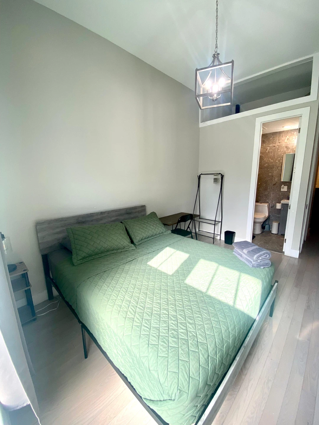 Room for Rent - Amazing Roommates