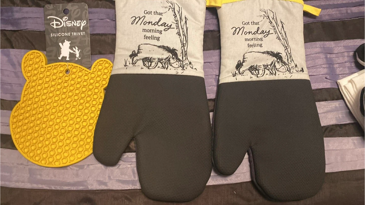 Disney Winnie the Pooh Trivet & Oven Mitts