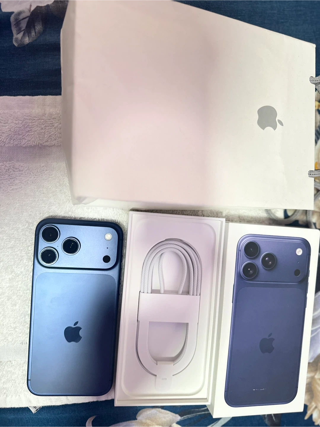 New Apple iPhone 17Pro Max Blue unlocked