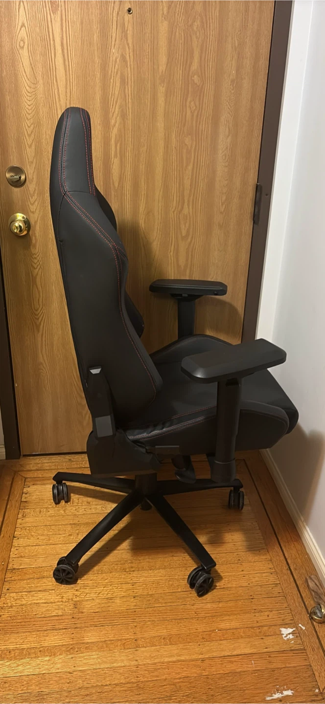 Black Gaming Chair - photo 2