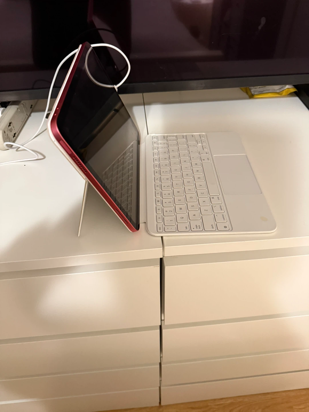 Apple iPad 10th Gen Pink with Keyboard - photo 2