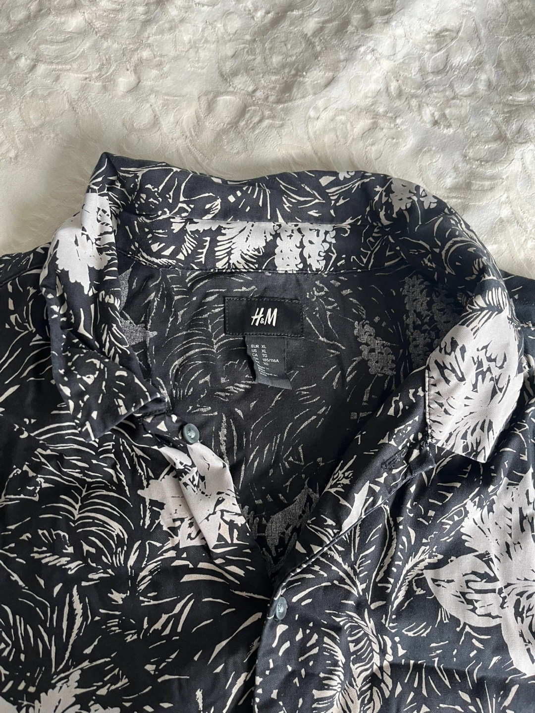 H&M Black & White Hawaiian Shirt - photo 2