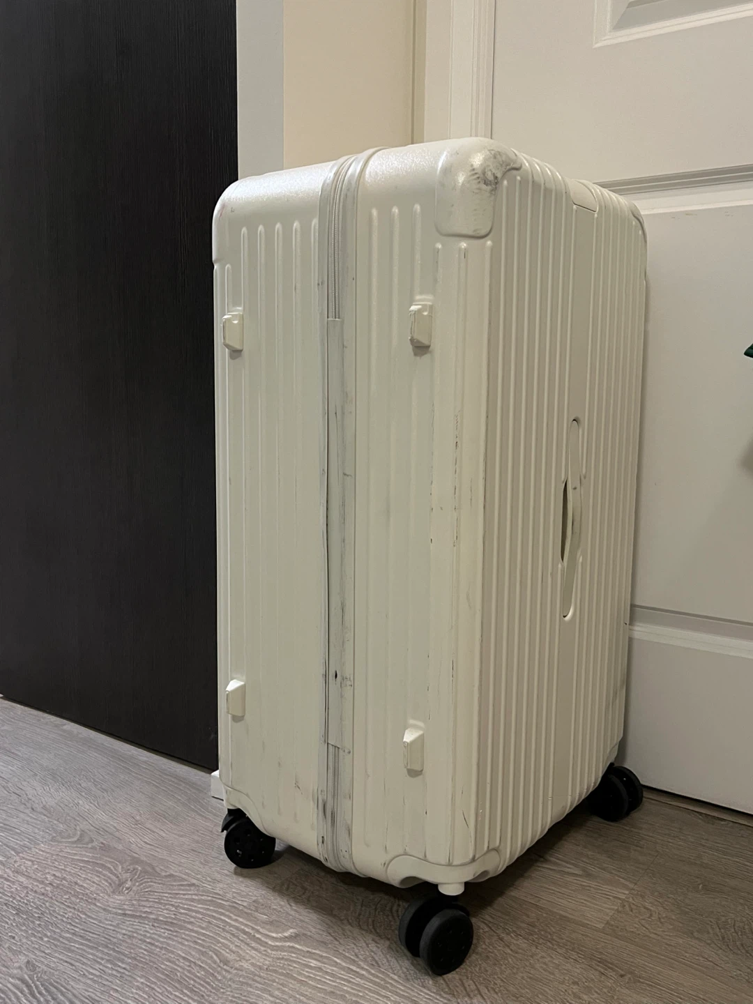 White Suitcase - 68x55x33 cm