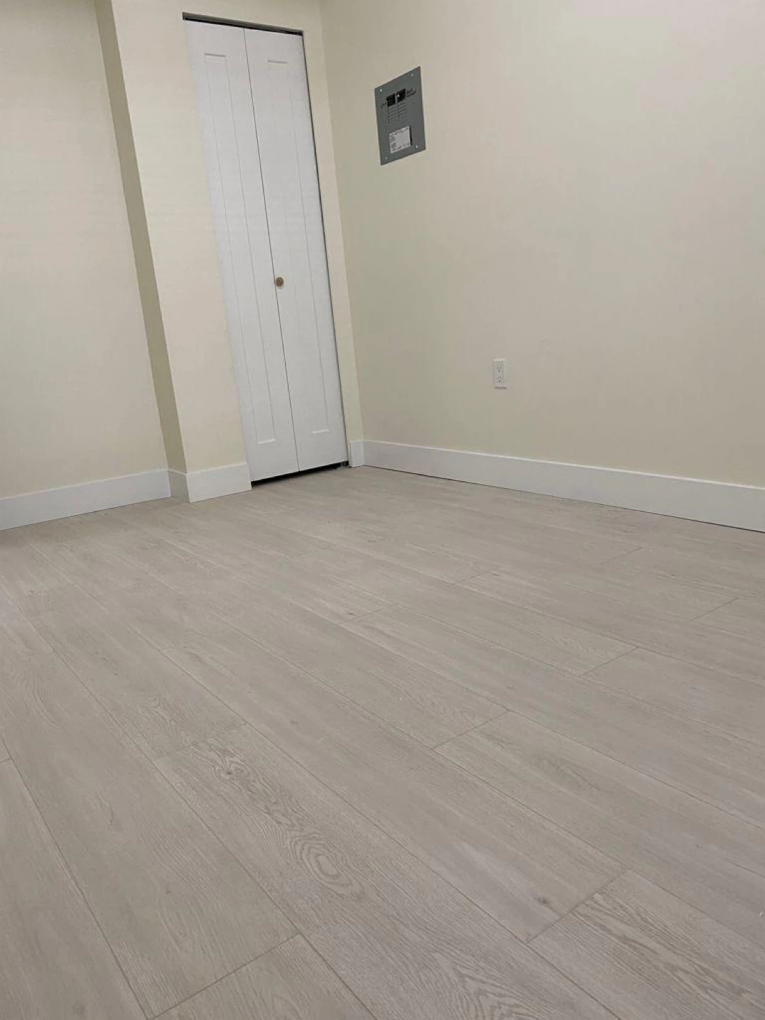 1 bedroom 1 bath basement - photo 2