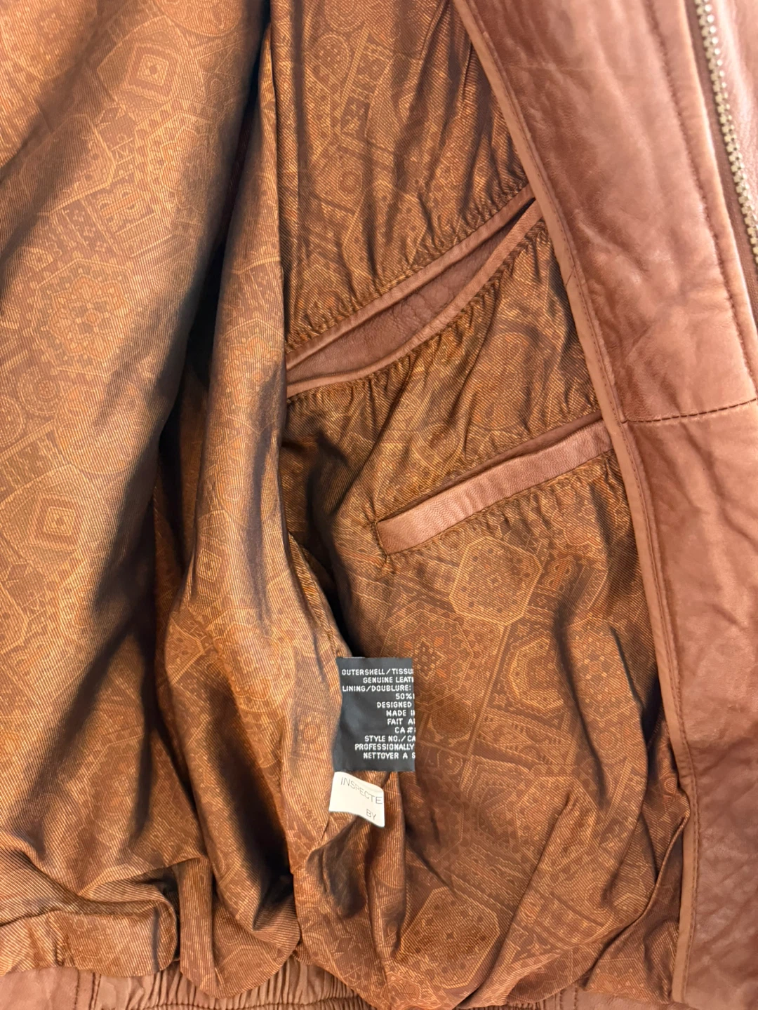 Danier Genuine Leather Jacket - Size M/M - photo 3