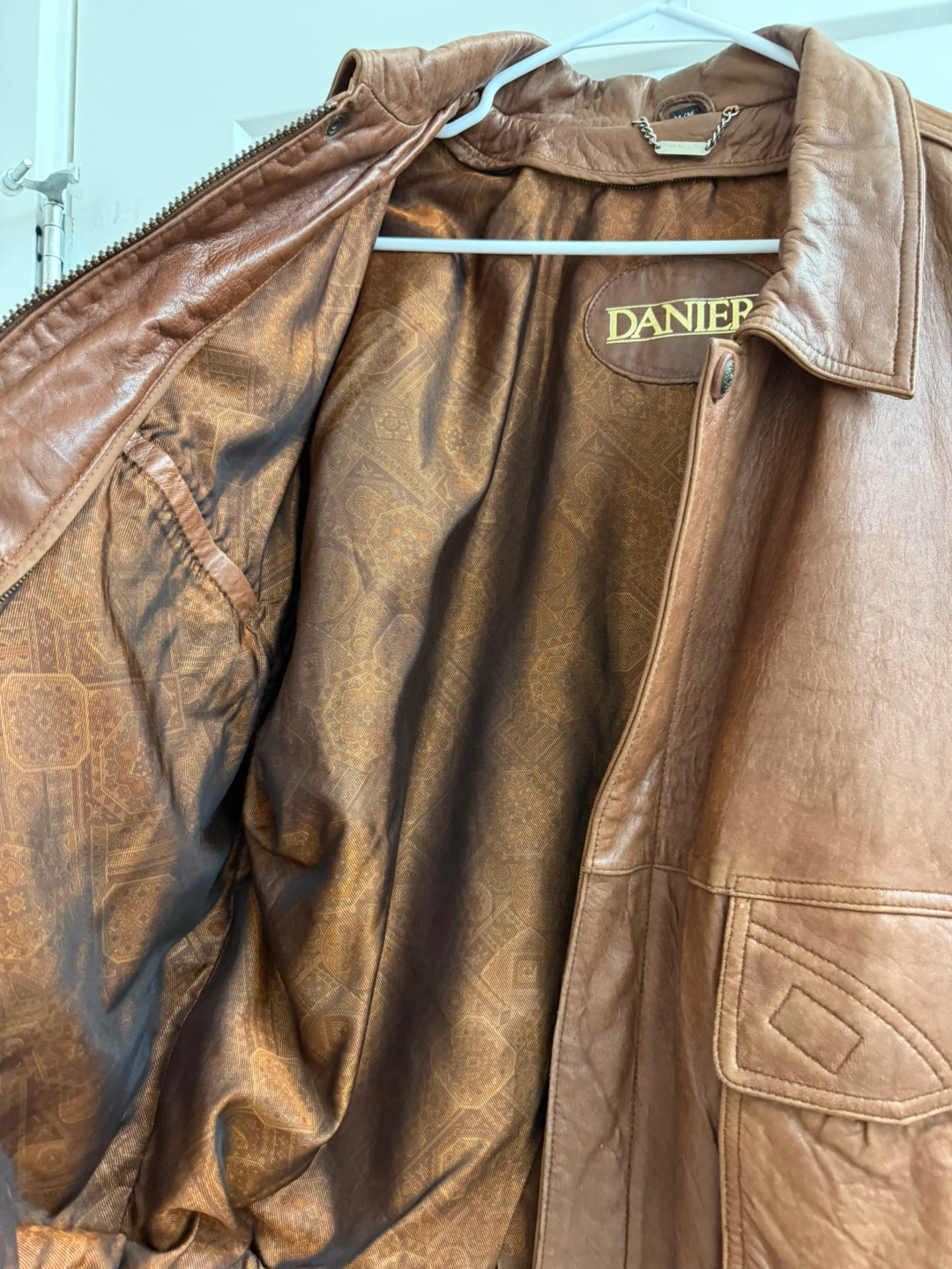 Danier Genuine Leather Jacket - Size M/M - photo 2