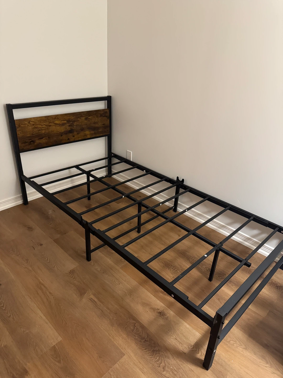 ⭐️ Twin Size Metal Bed Frame with Wooden Headboard ⭐️