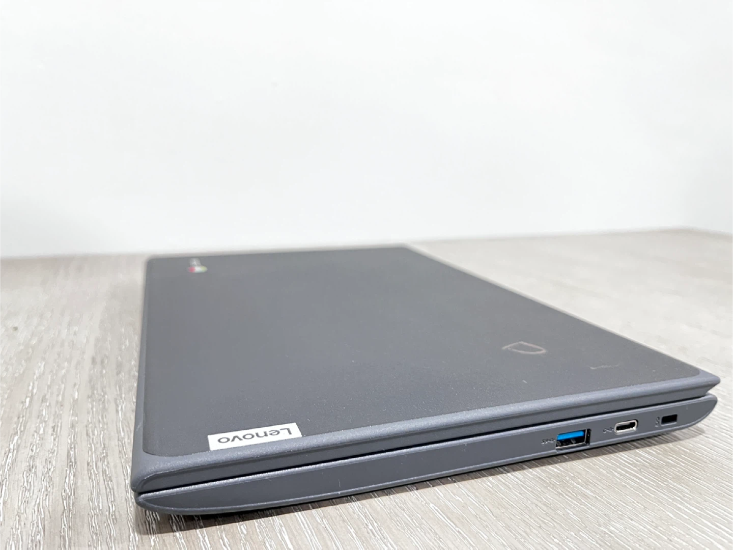 Lenovo Chromebook - Great Condition! - photo 3