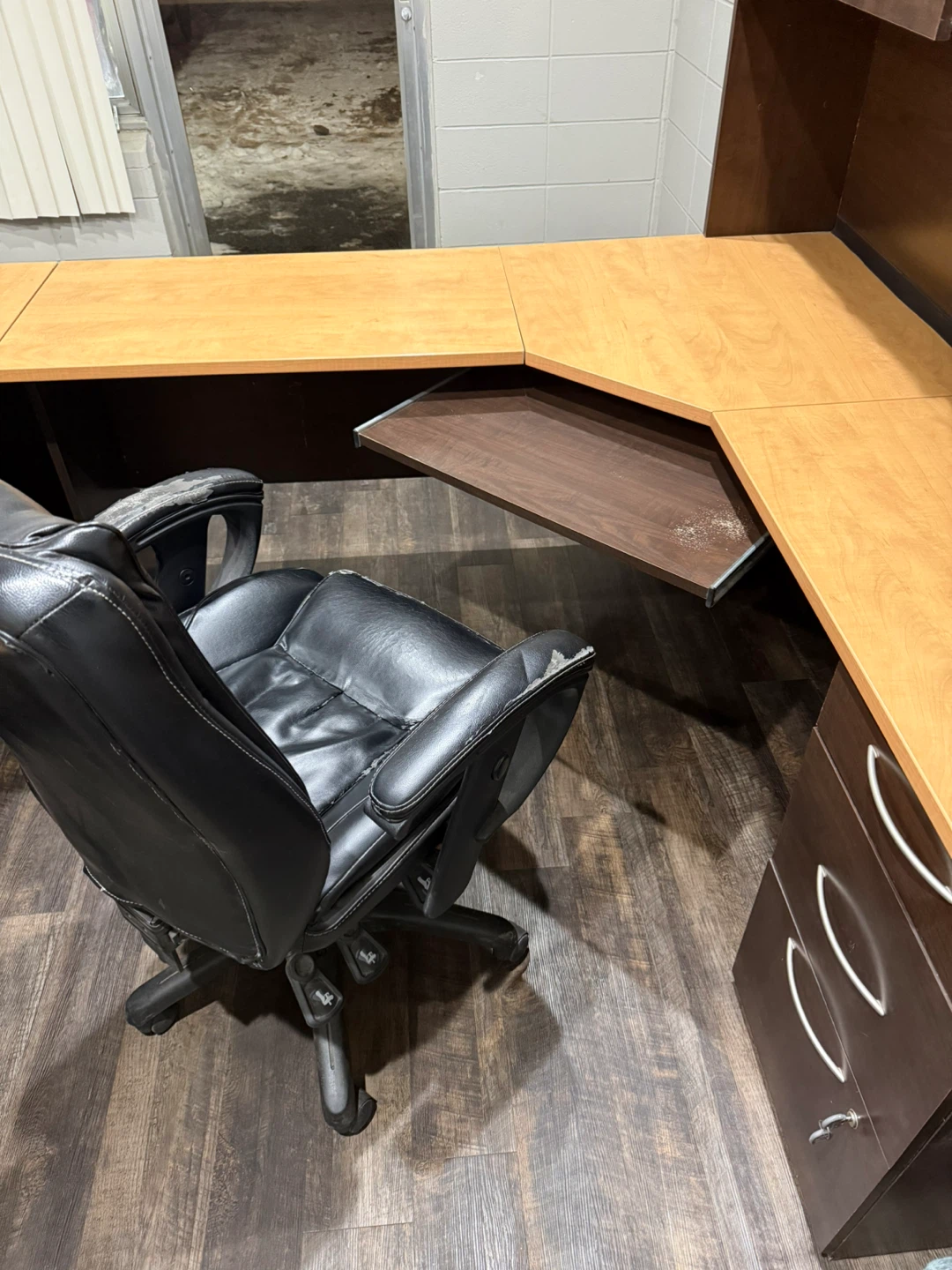 Moving sale. Very nice desk for sale - photo 5