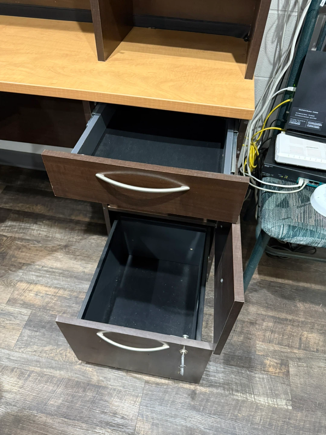 Moving sale. Very nice desk for sale - photo 3