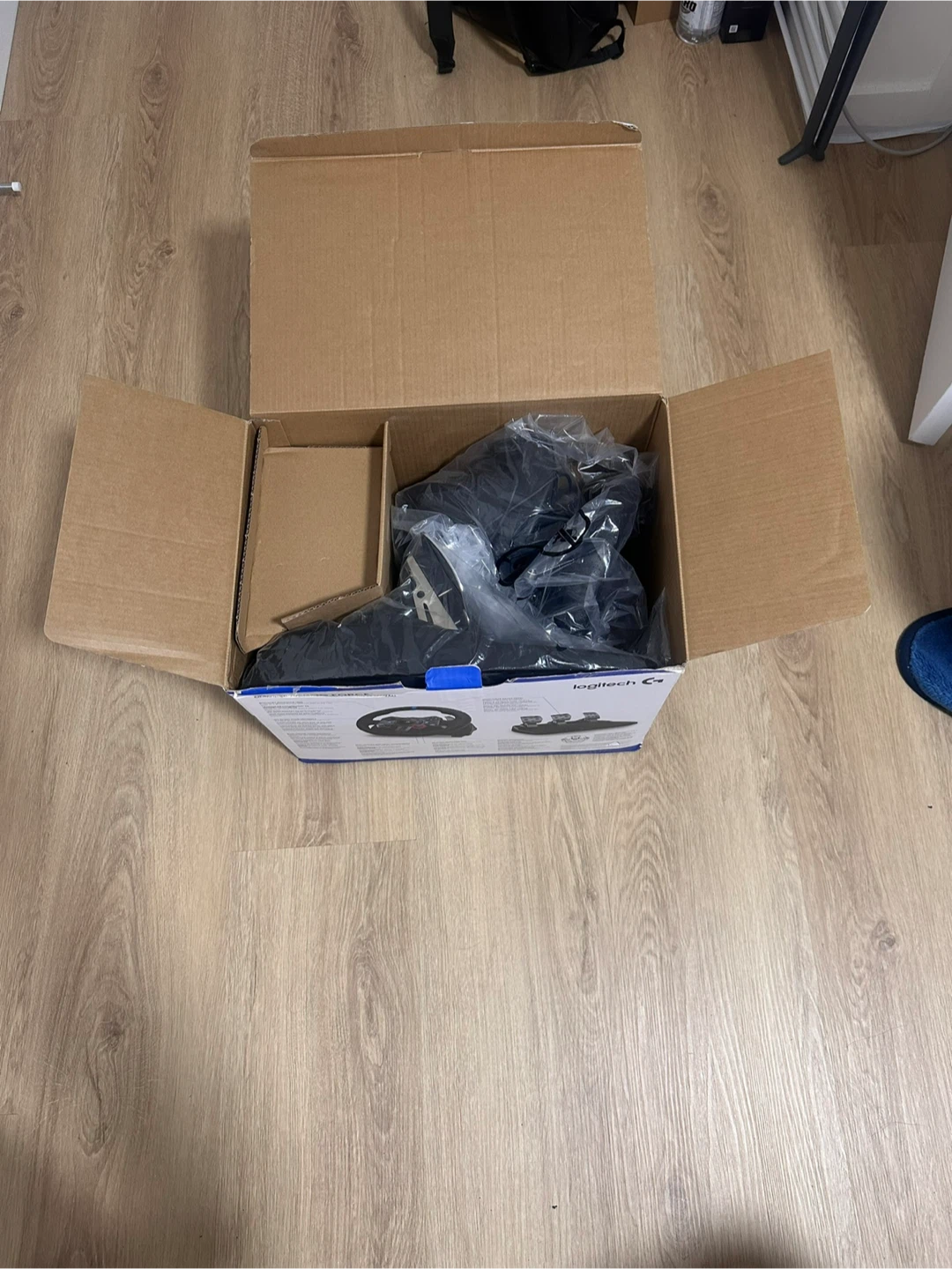 Logitech G29 Driving Force Racing Wheel - Like New! - photo 2