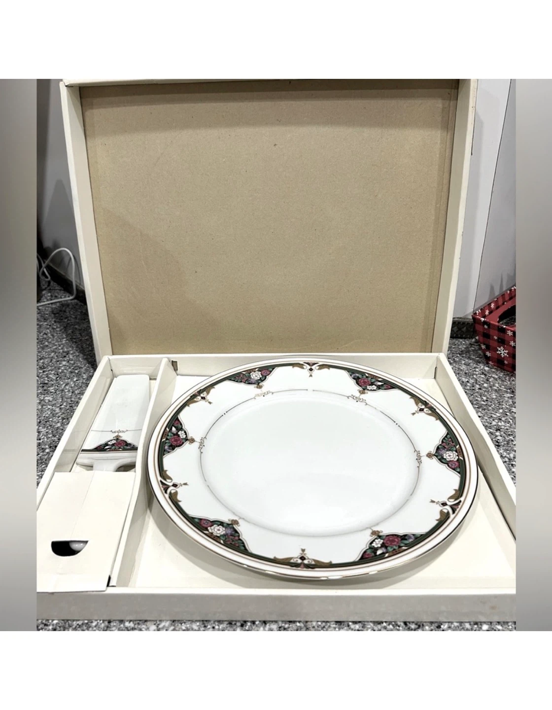 Andrea by Sadek Cake Plate and Server Set