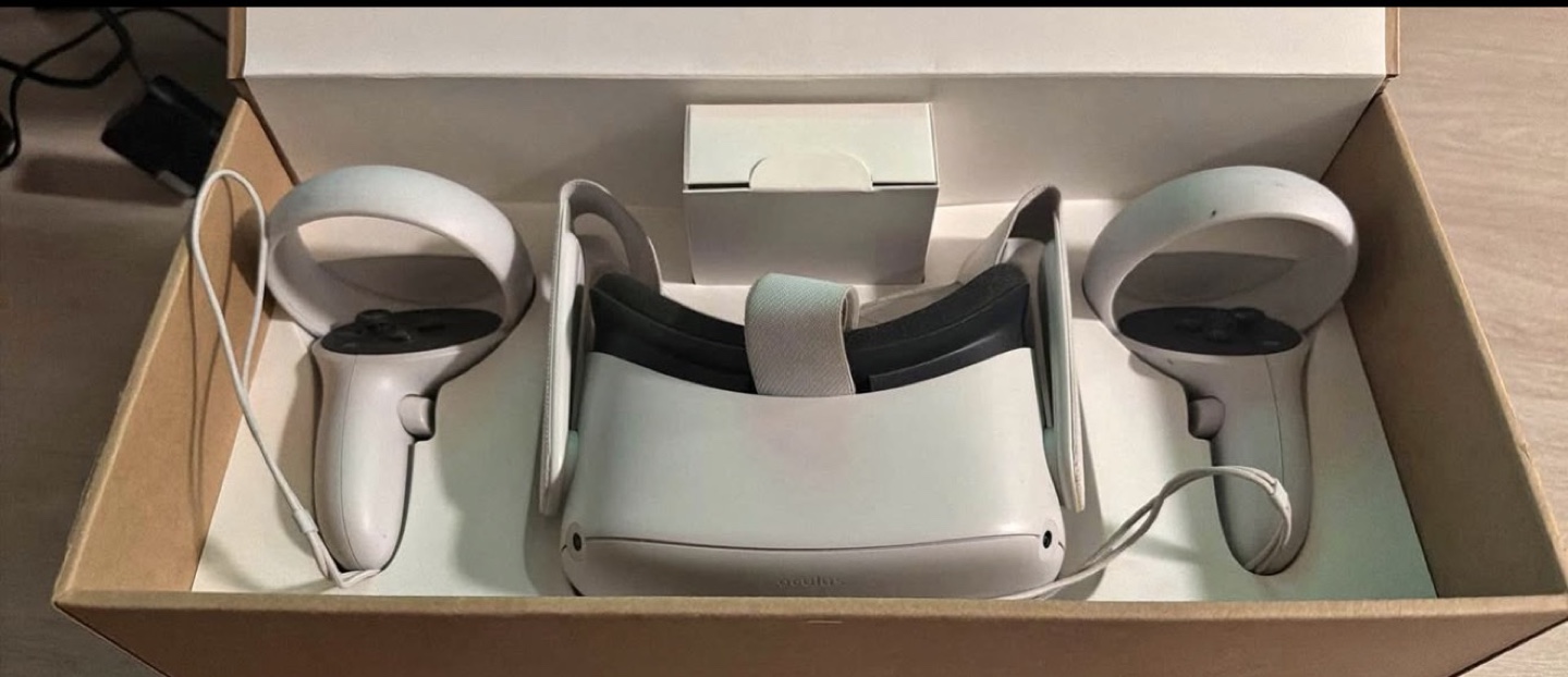 Oculus Quest 2 VR Headset - Like New!