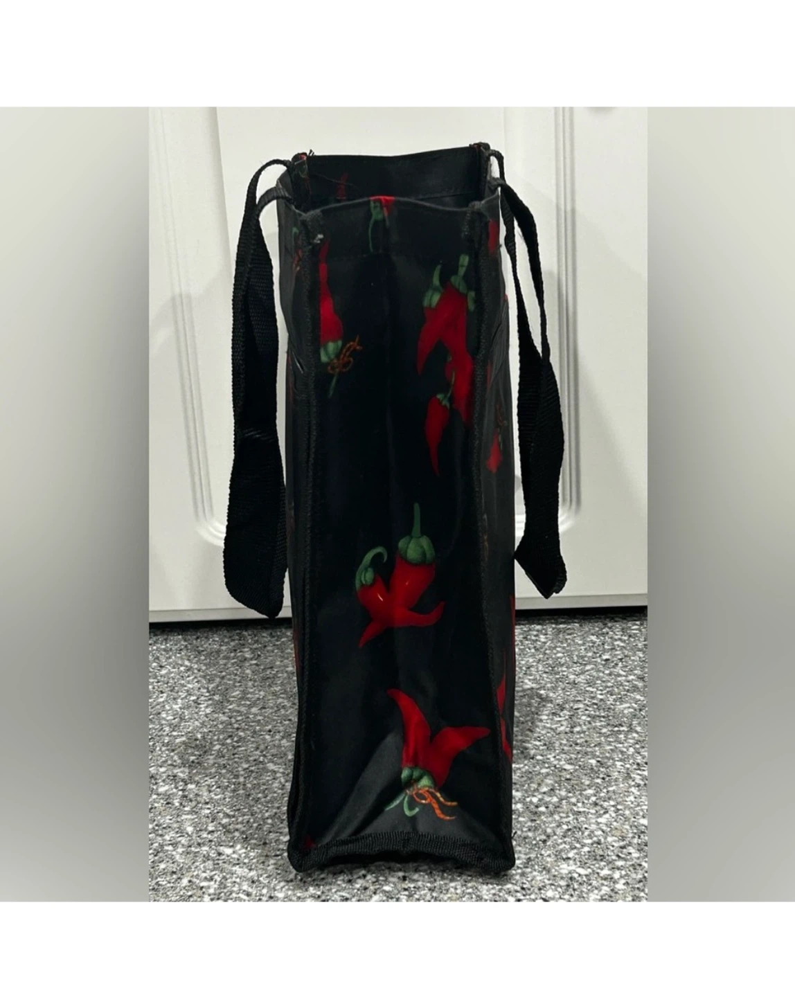 Black Tote Bag 🧡 with Chili Pepper Design - photo 3
