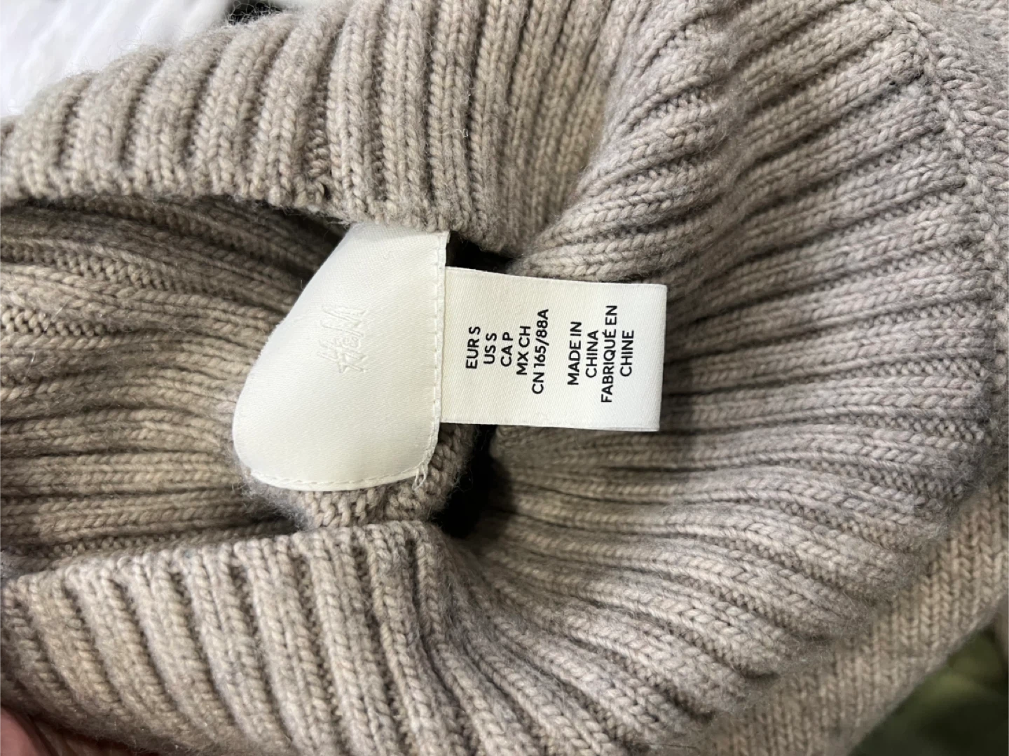 H&M Beige turtle neck Sweater - Size S fits M - photo 2