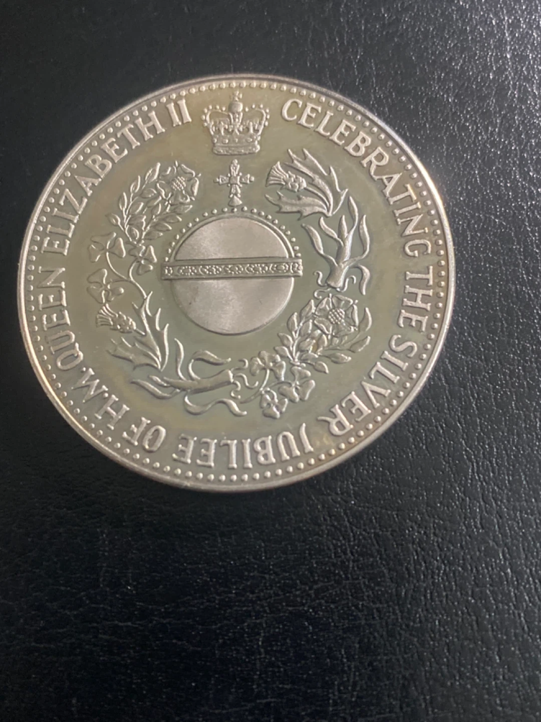 HM Queen Elizabeth II Silver Jubilee 1977 Coin - photo 2