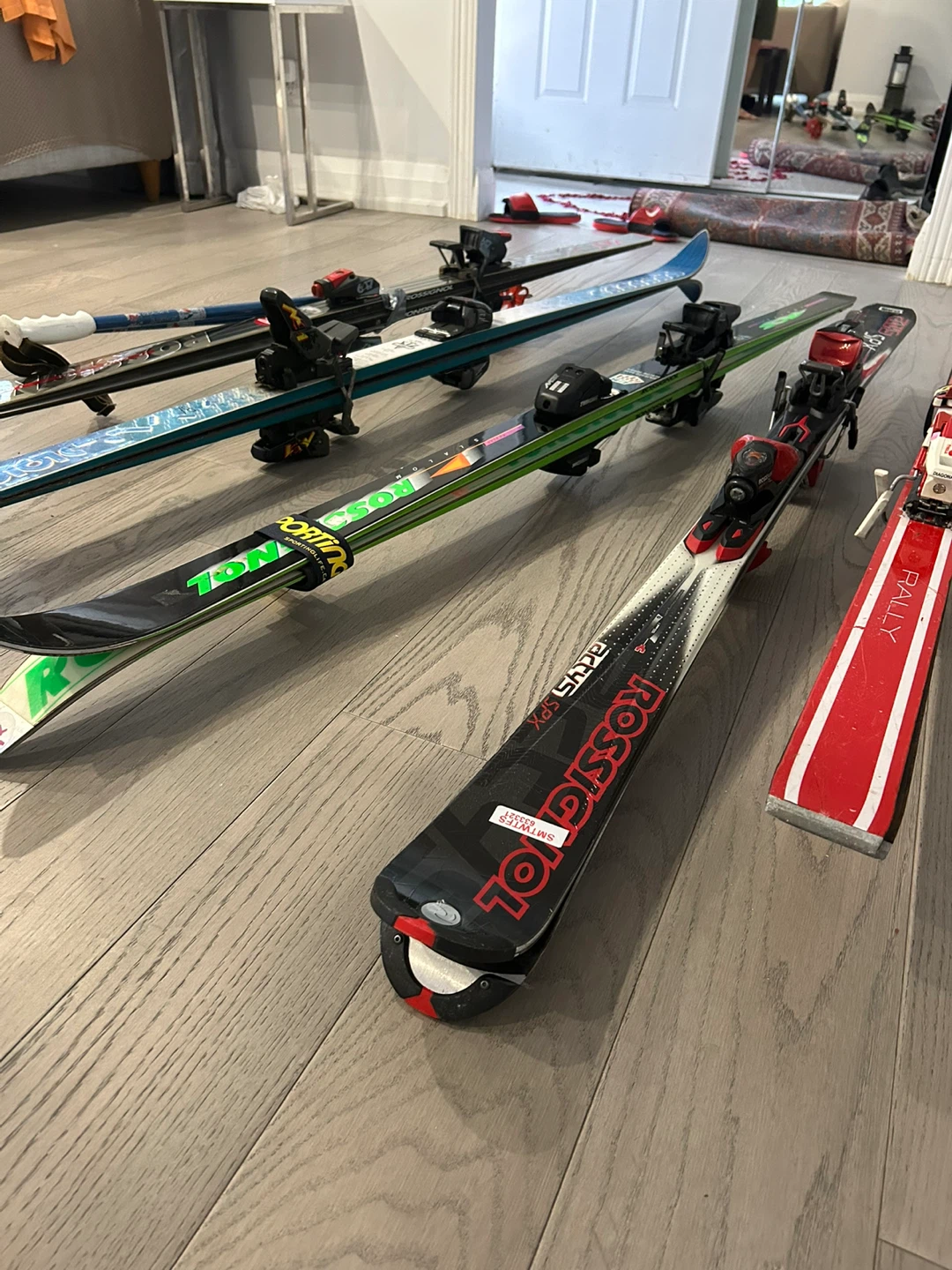 Skis (Skiing Gear) - 154, 168, 180 and 186 cm - photo 2