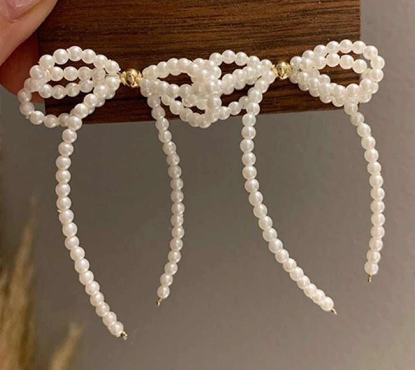 Bow & faux pearl earrings - photo 2
