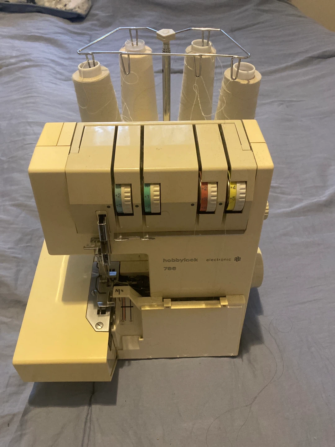 Hobbylock 786 Electronic Serger Sewing Machine
