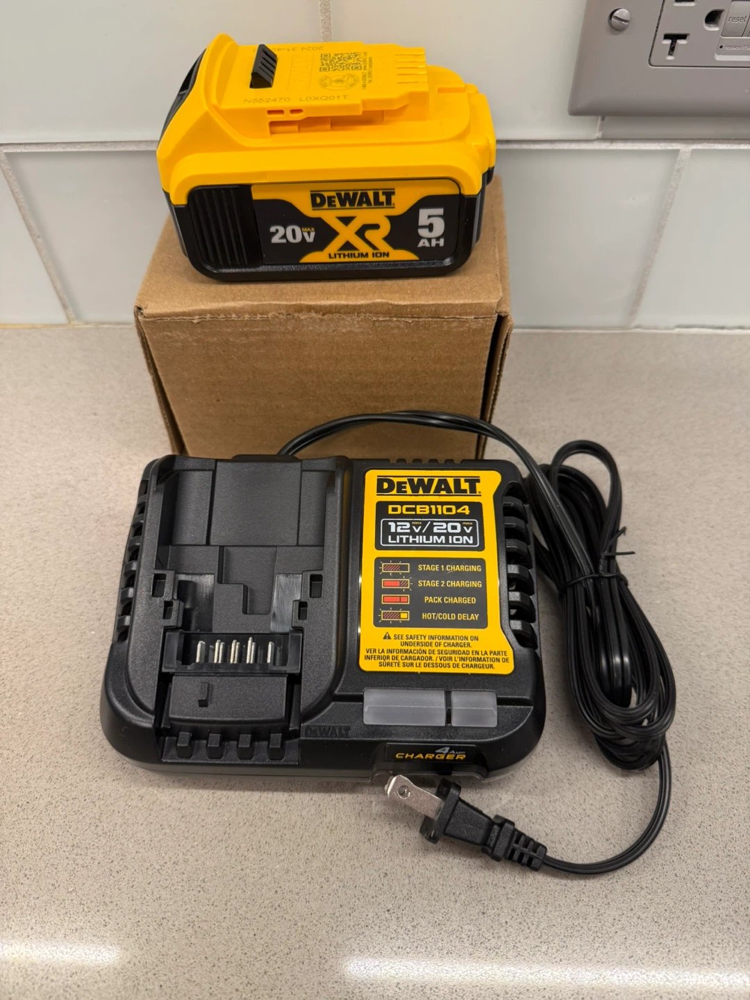 Dewalt 5Ah XR battery with Charger