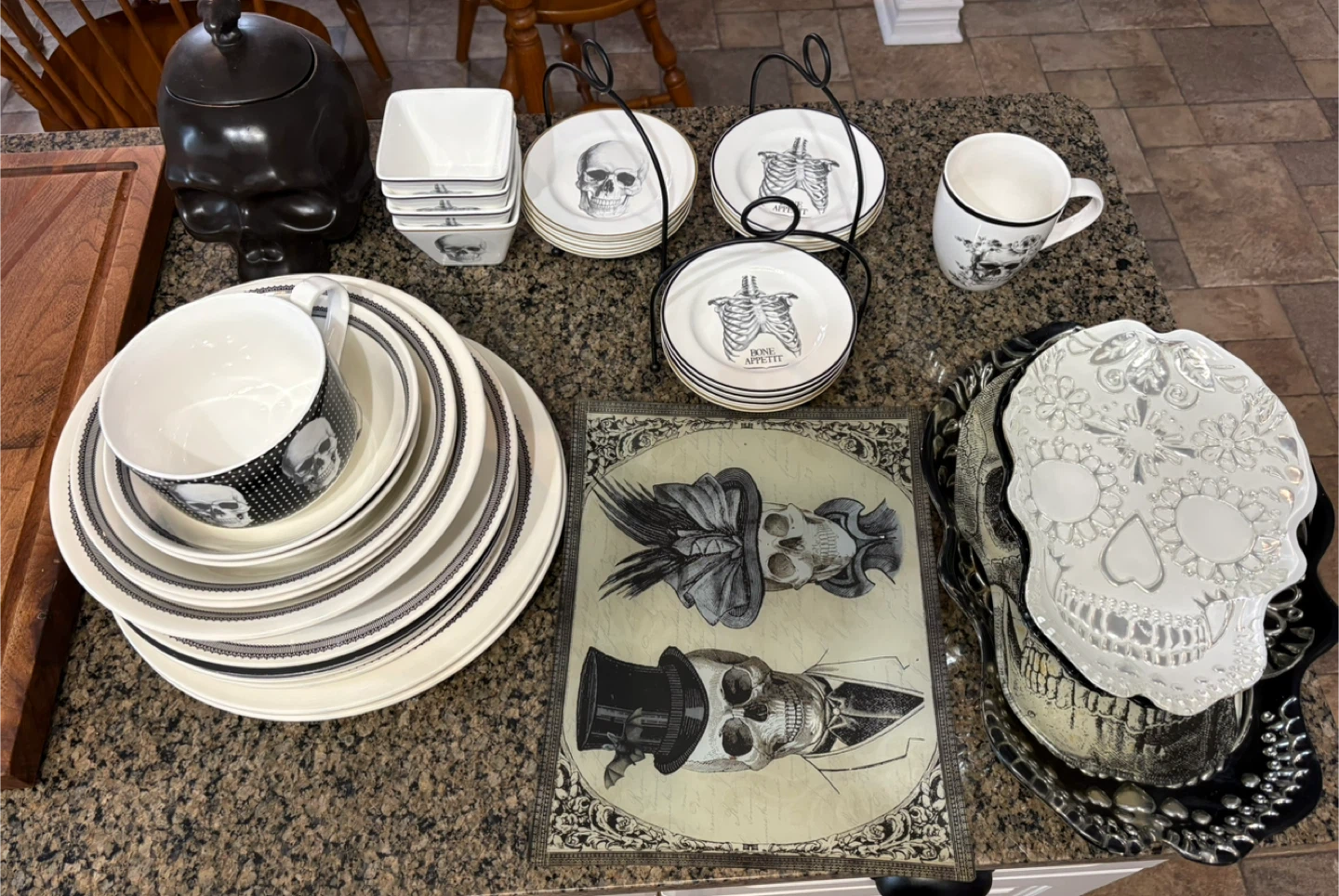 Skull Themed Dishware Set