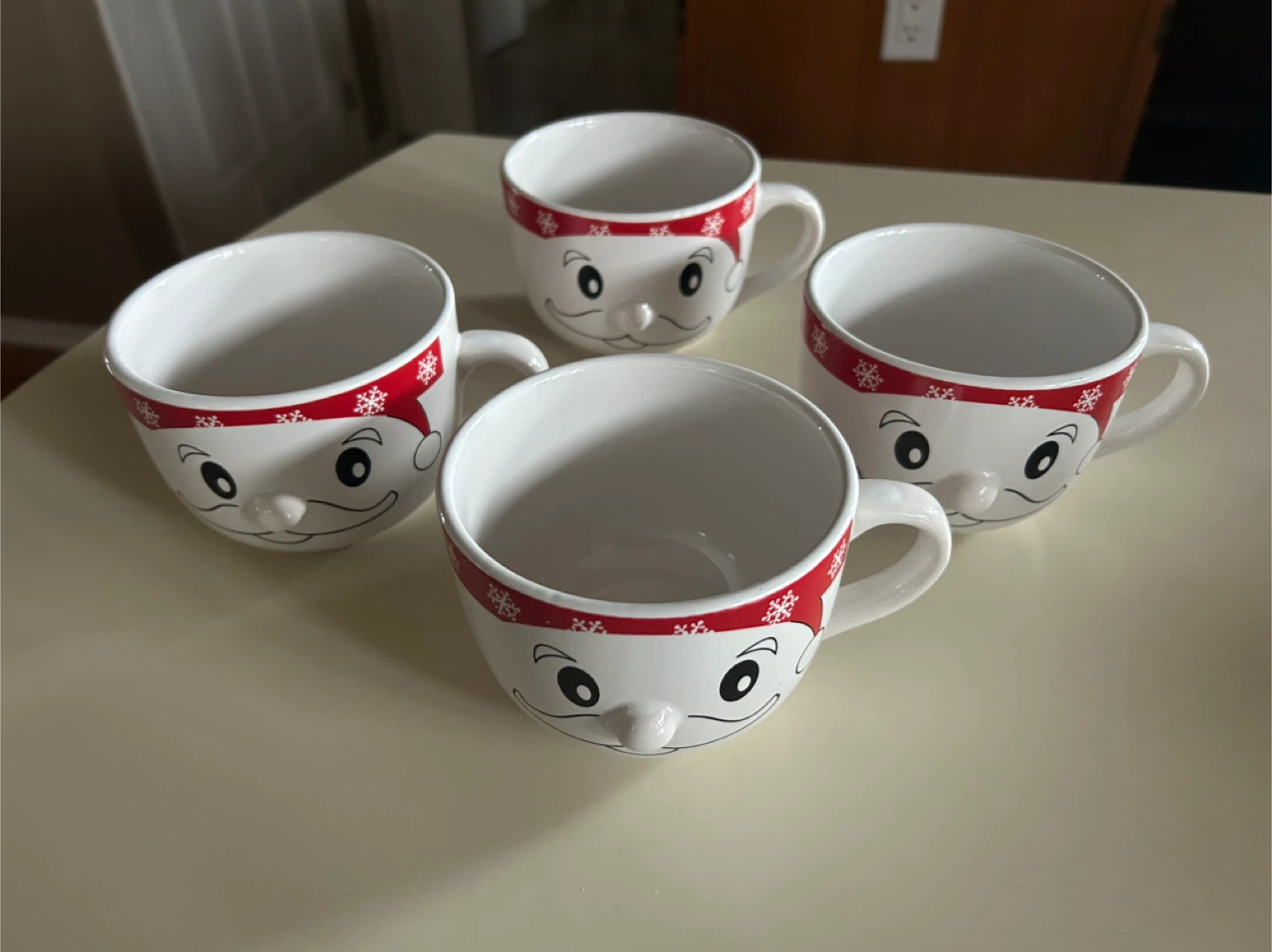 Like New! Never Used! Santa Face Mugs - Set of 4