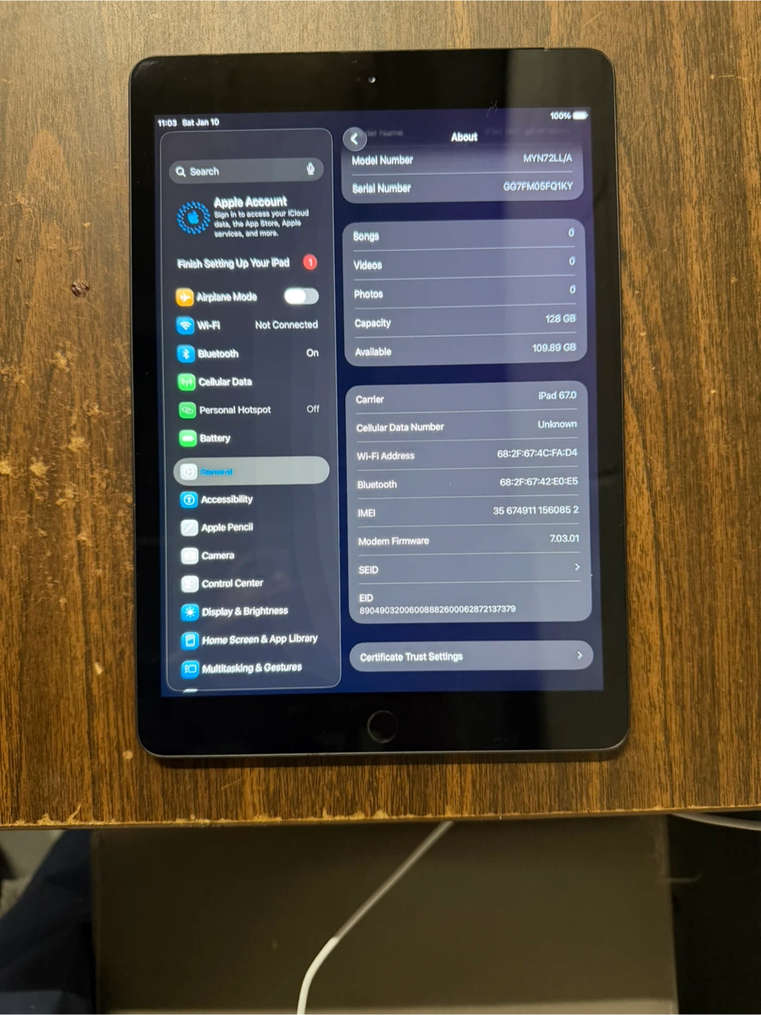 Apple iPad 8th Gen - photo 2