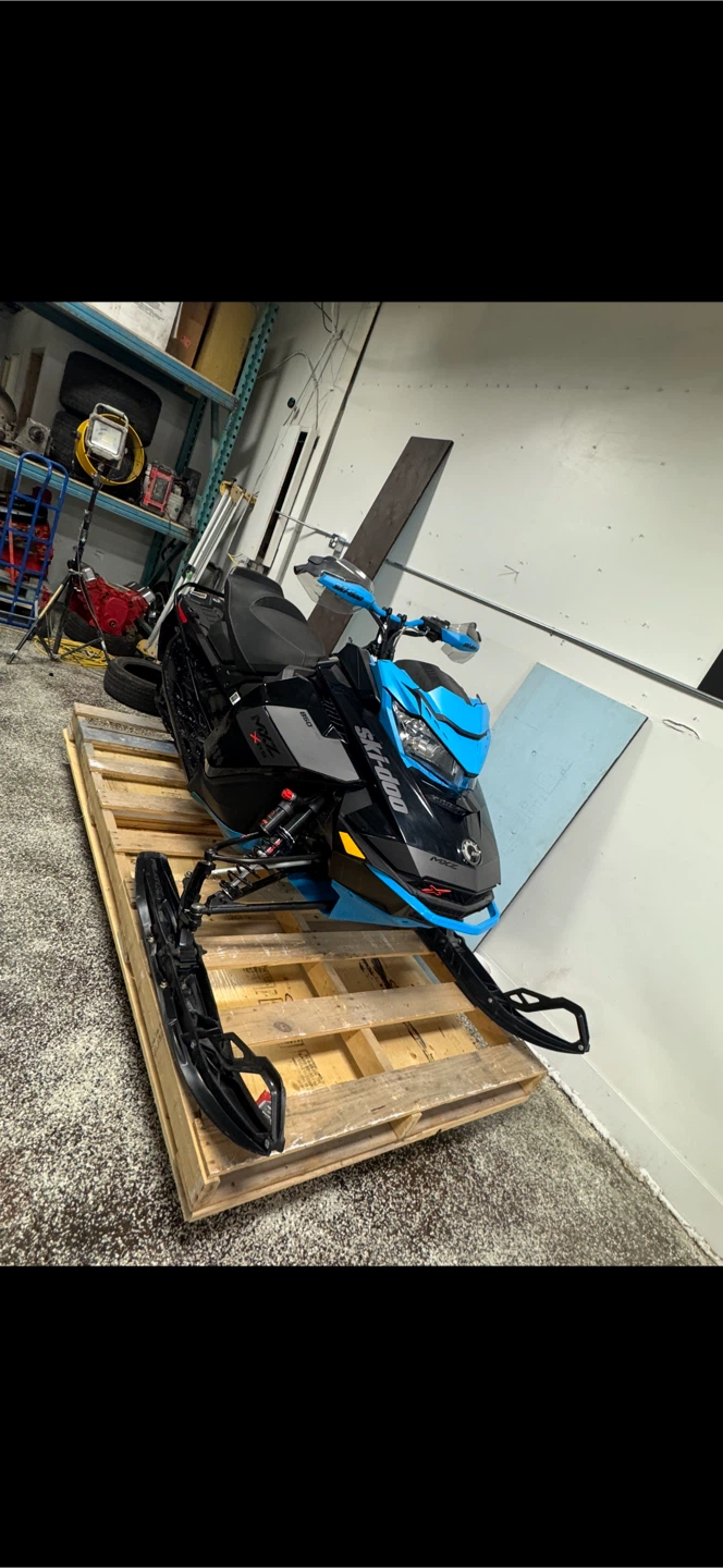 Ski-Doo MXZ XRS 850 Snowmobile