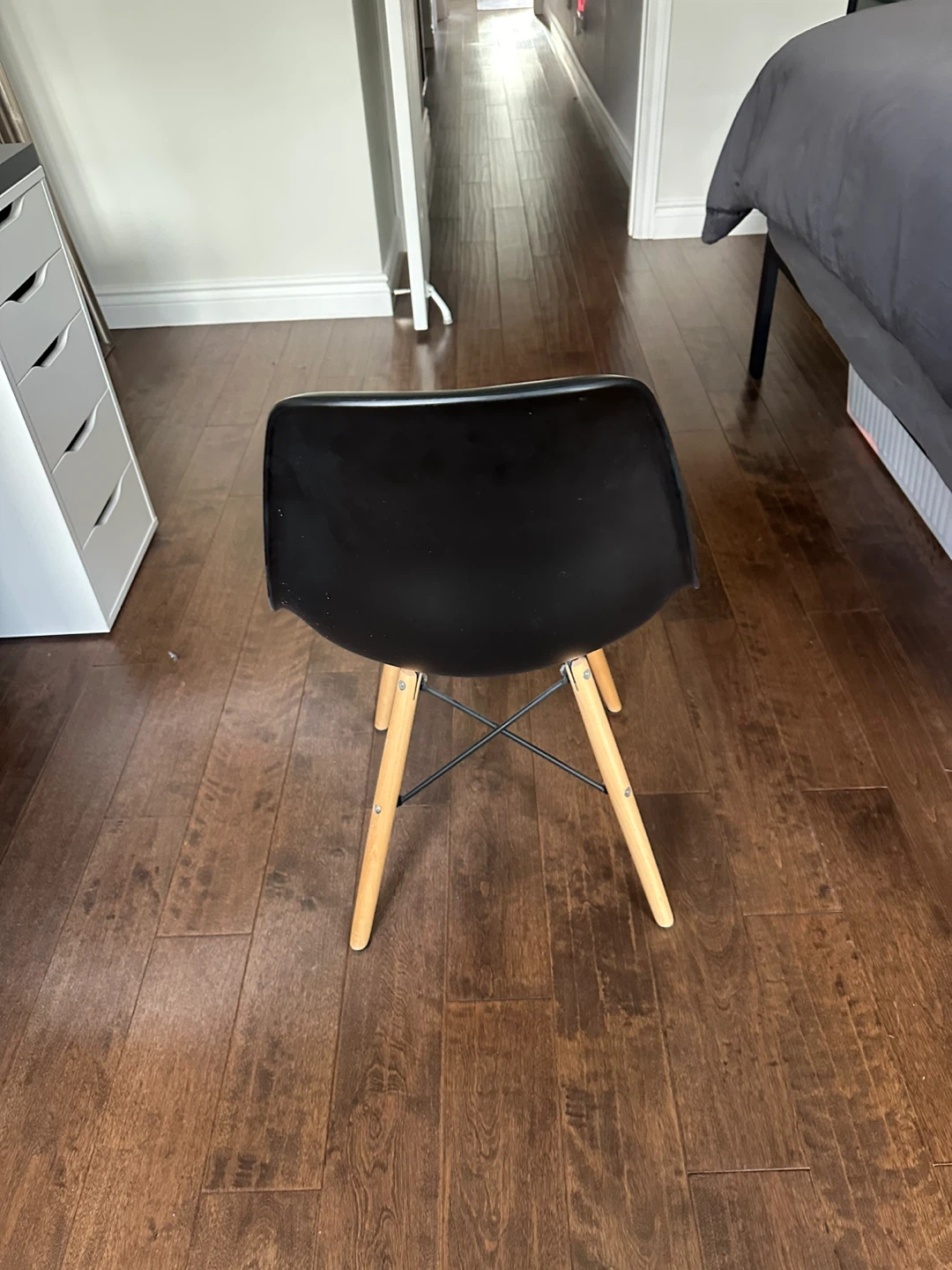IKEA desk and Structube black chair - photo 4