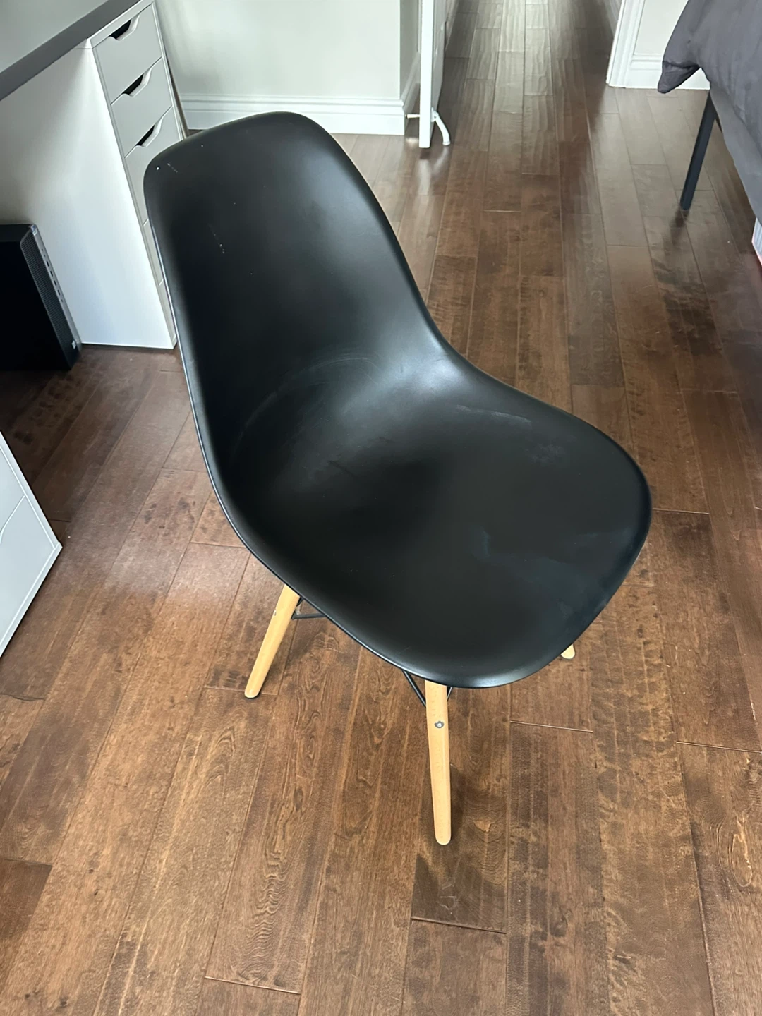IKEA desk and Structube black chair - photo 3