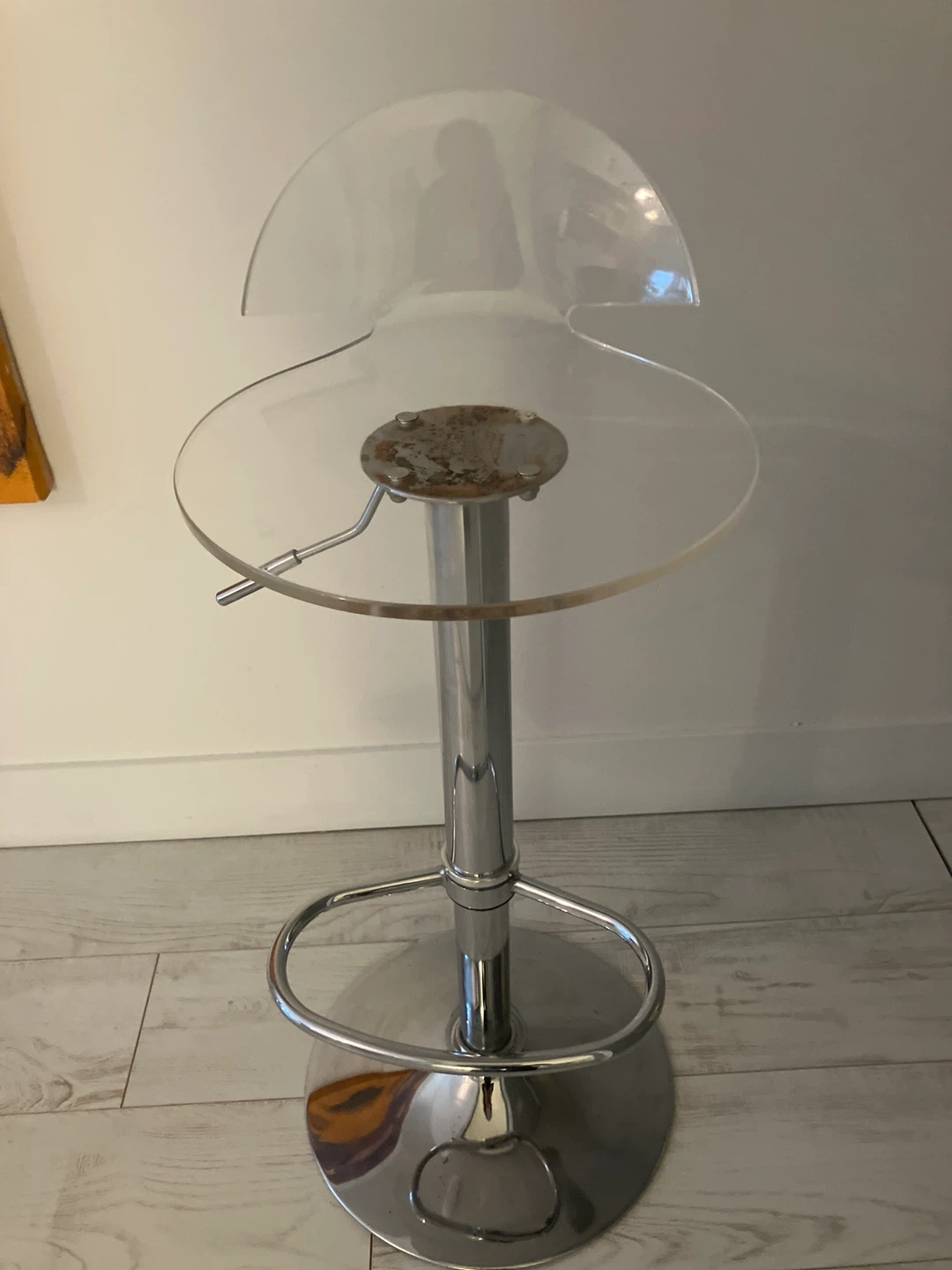 Free: Adjustable Clear Acrylic Stool - photo 2