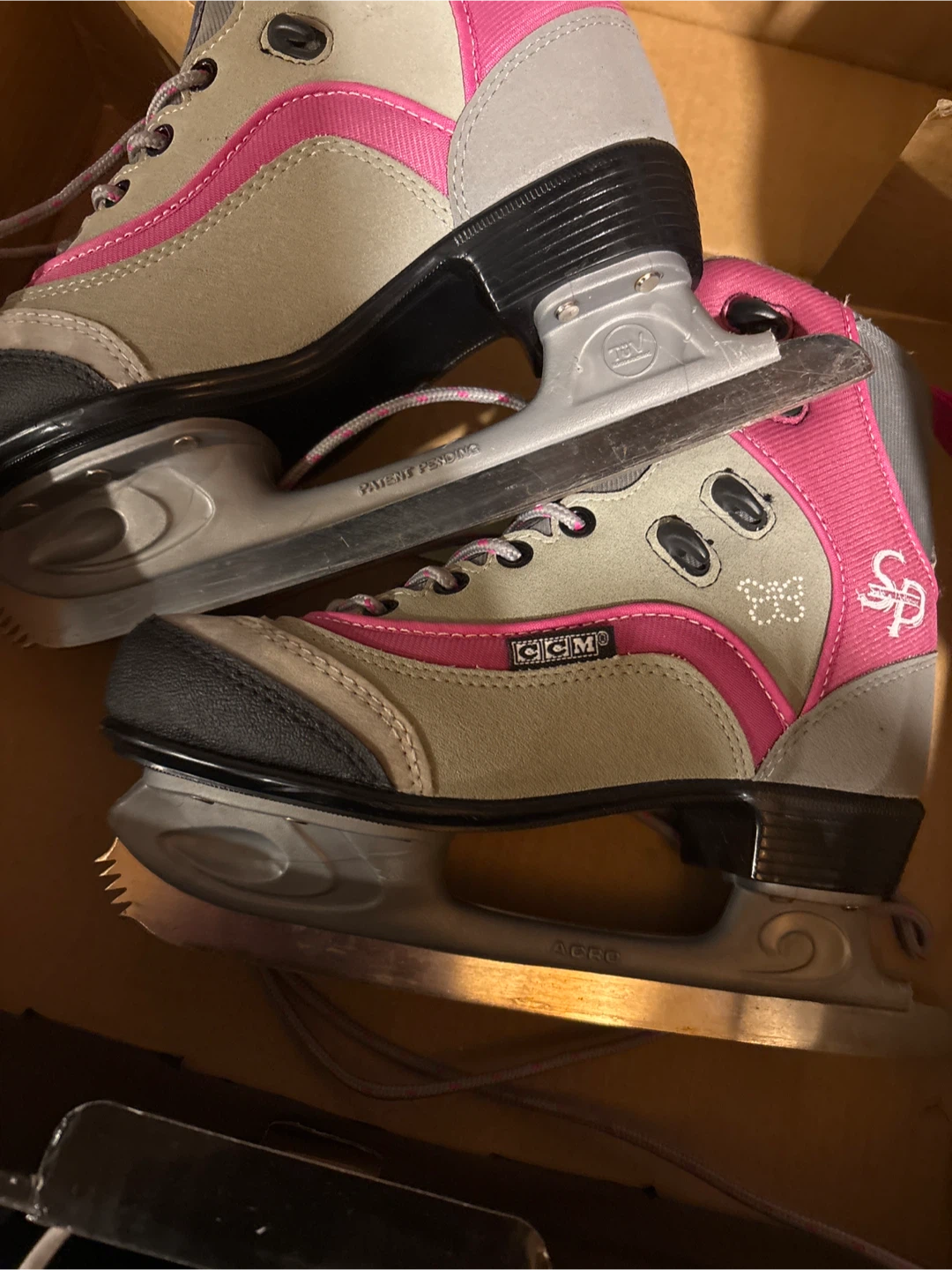 CCM Jamie Girl Ice Skates - Size 4 - photo 4