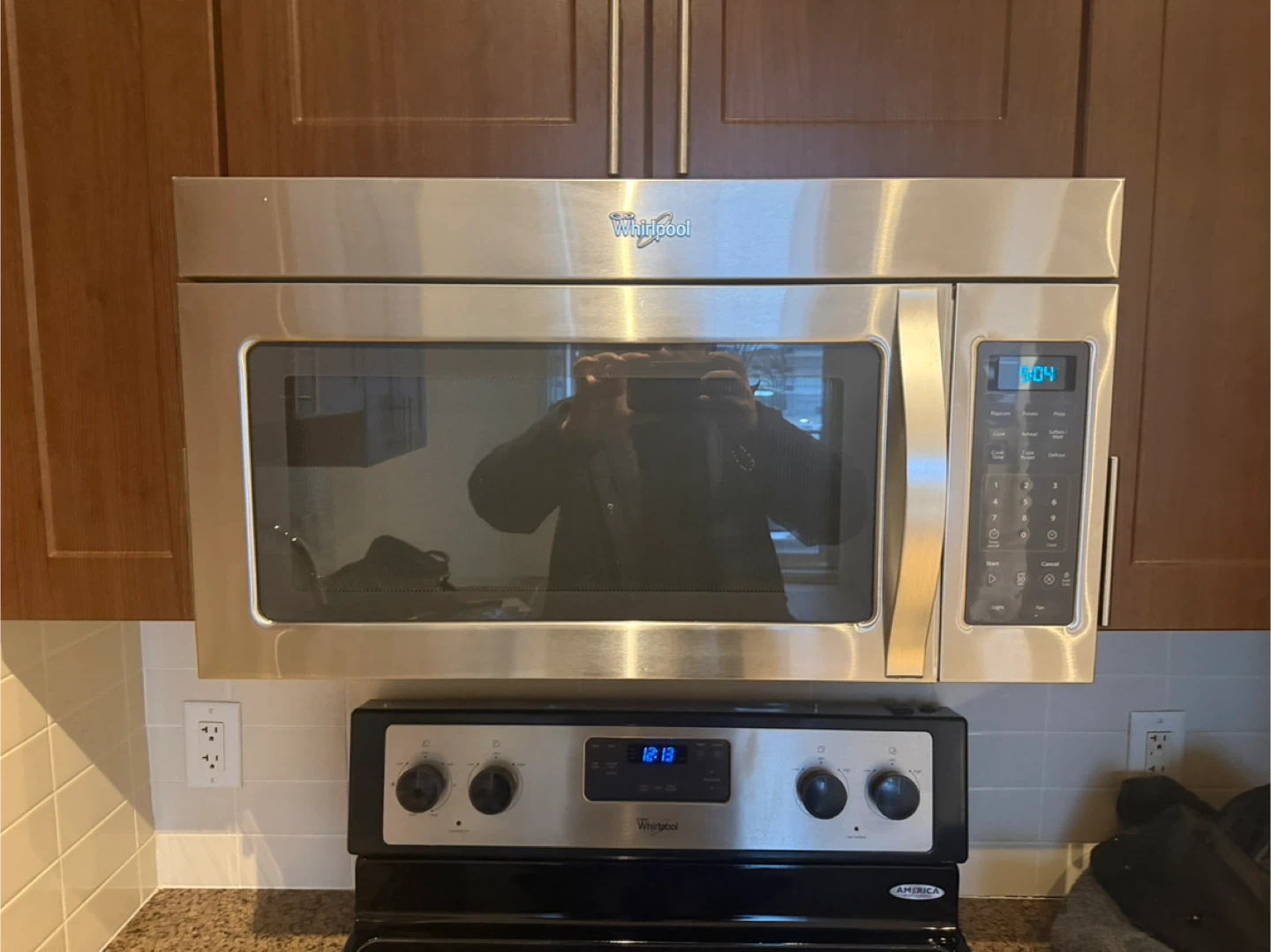 Whirlpool YWMH31017AS Microwave - photo 2