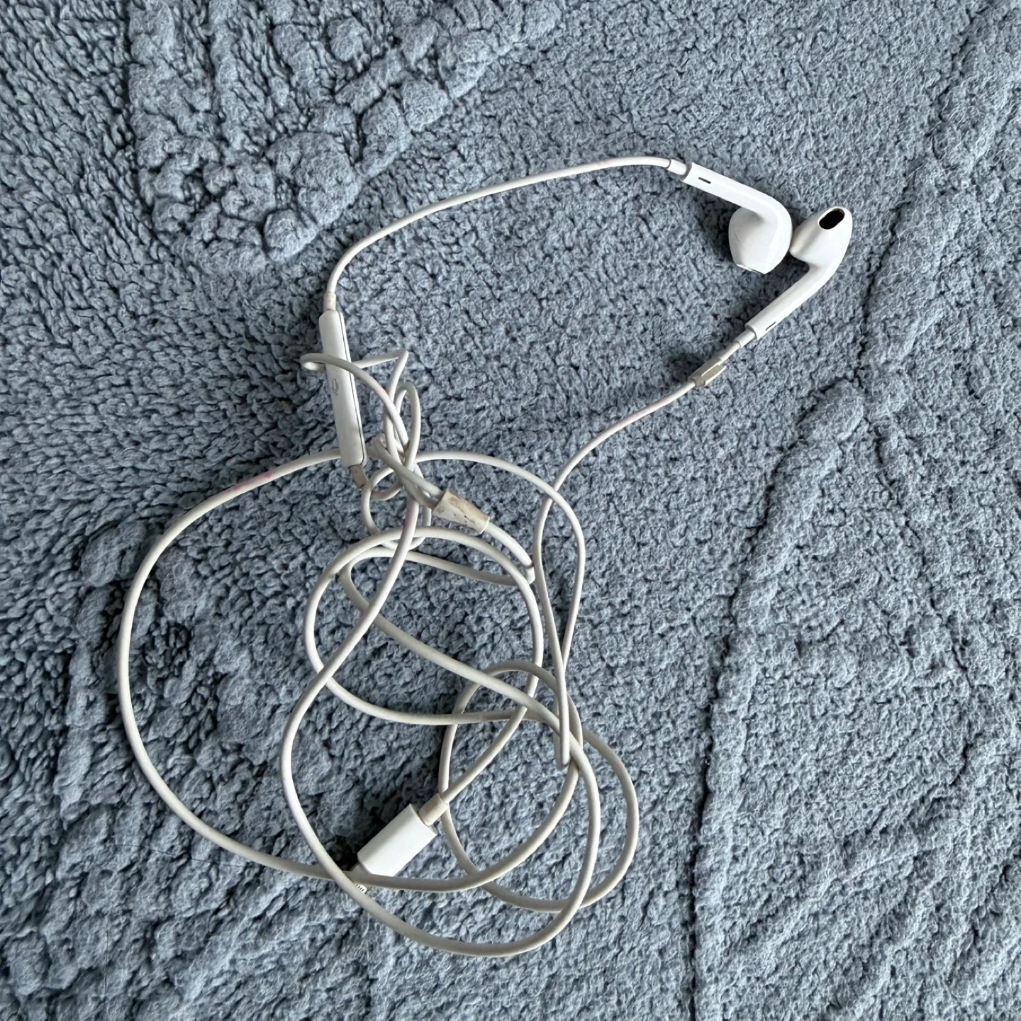 Apple EarPods with 3.5 mm Headphone Plug - photo 2