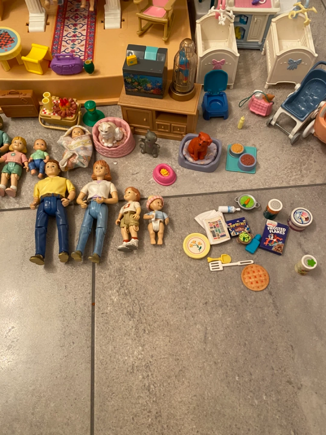 Vintage Fisher Price Dollhouse - photo 3