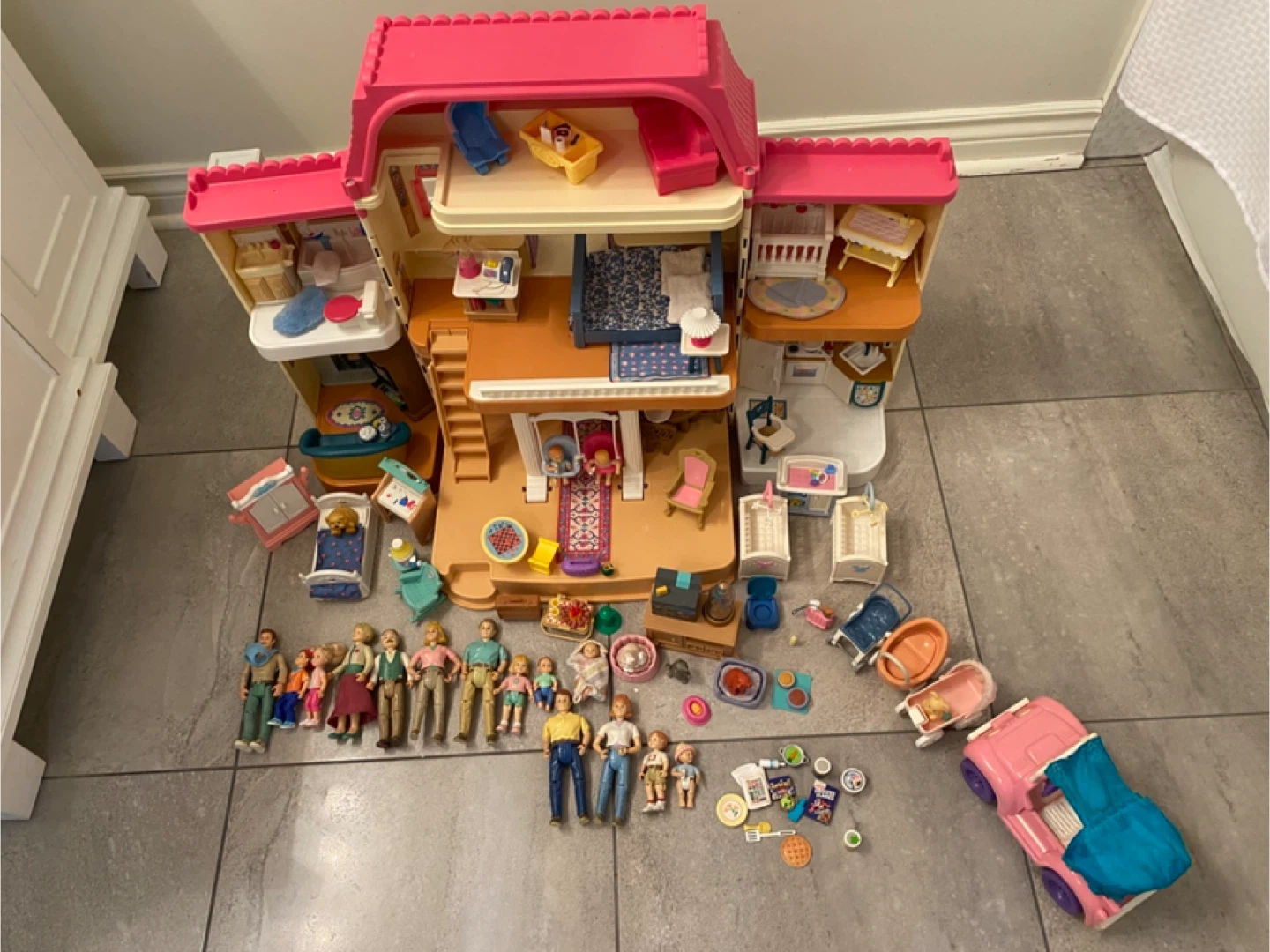 Vintage Fisher Price Dollhouse - photo 5