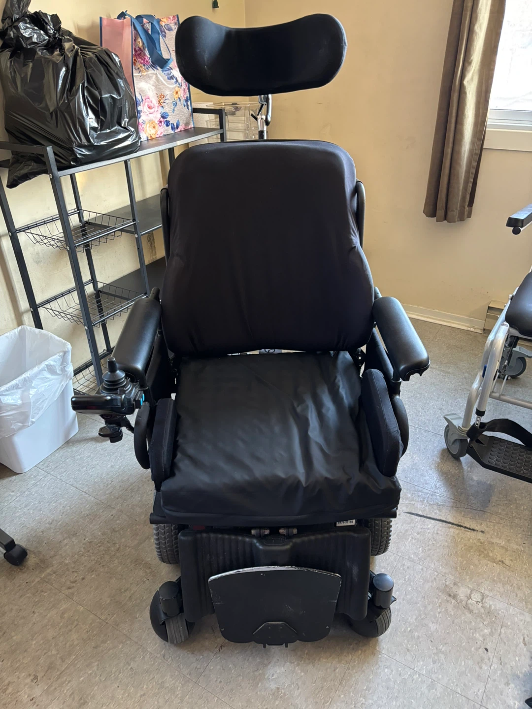 Quantum Power Wheelchair - photo 3