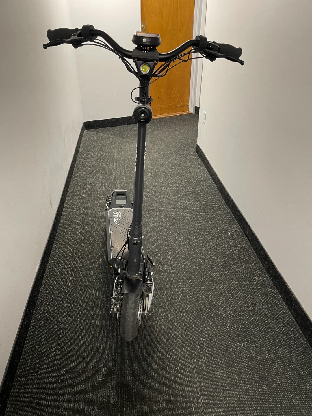 Apollo Phantom V1 Electric Scooter - photo 2