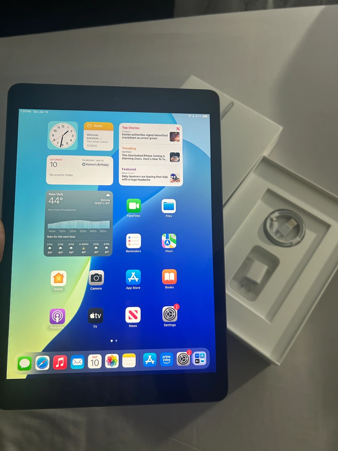 Apple iPad (7th Gen) 32GB - Like New! - photo 3