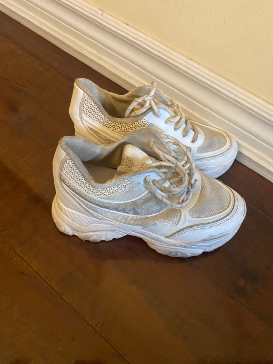 White Fashion Sneakers size 1 ( 9 1/2 inches) - photo 3