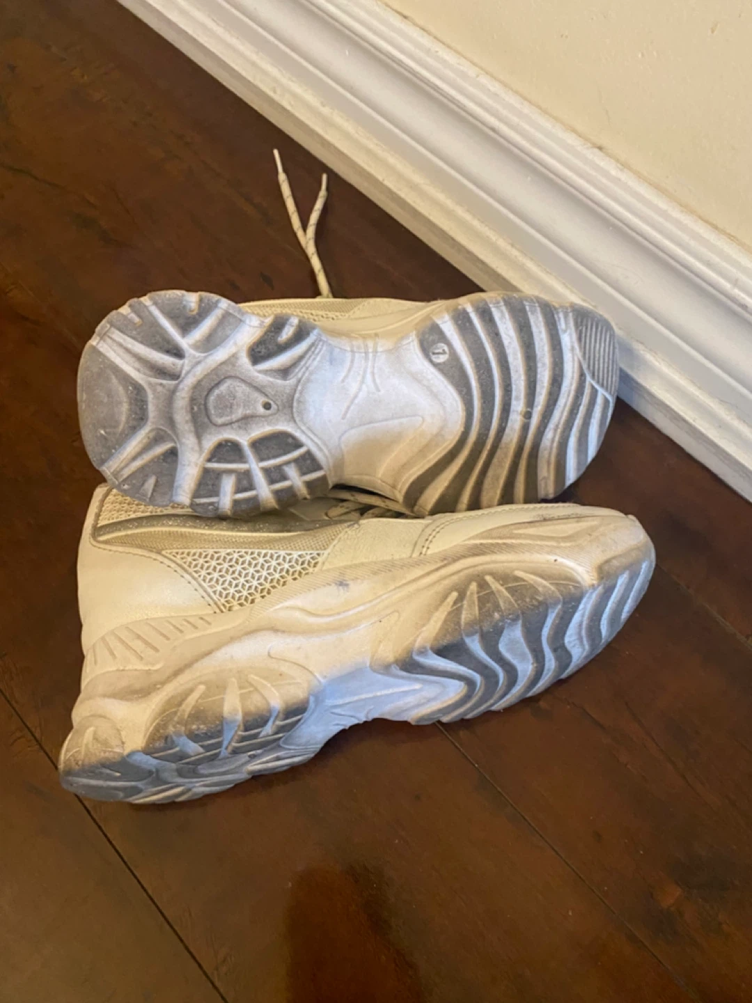 White Fashion Sneakers size 1 ( 9 1/2 inches) - photo 2