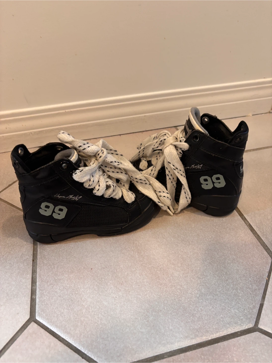 LA Gear Wayne Gretzky '99' Sneakers, US 11 - photo 2