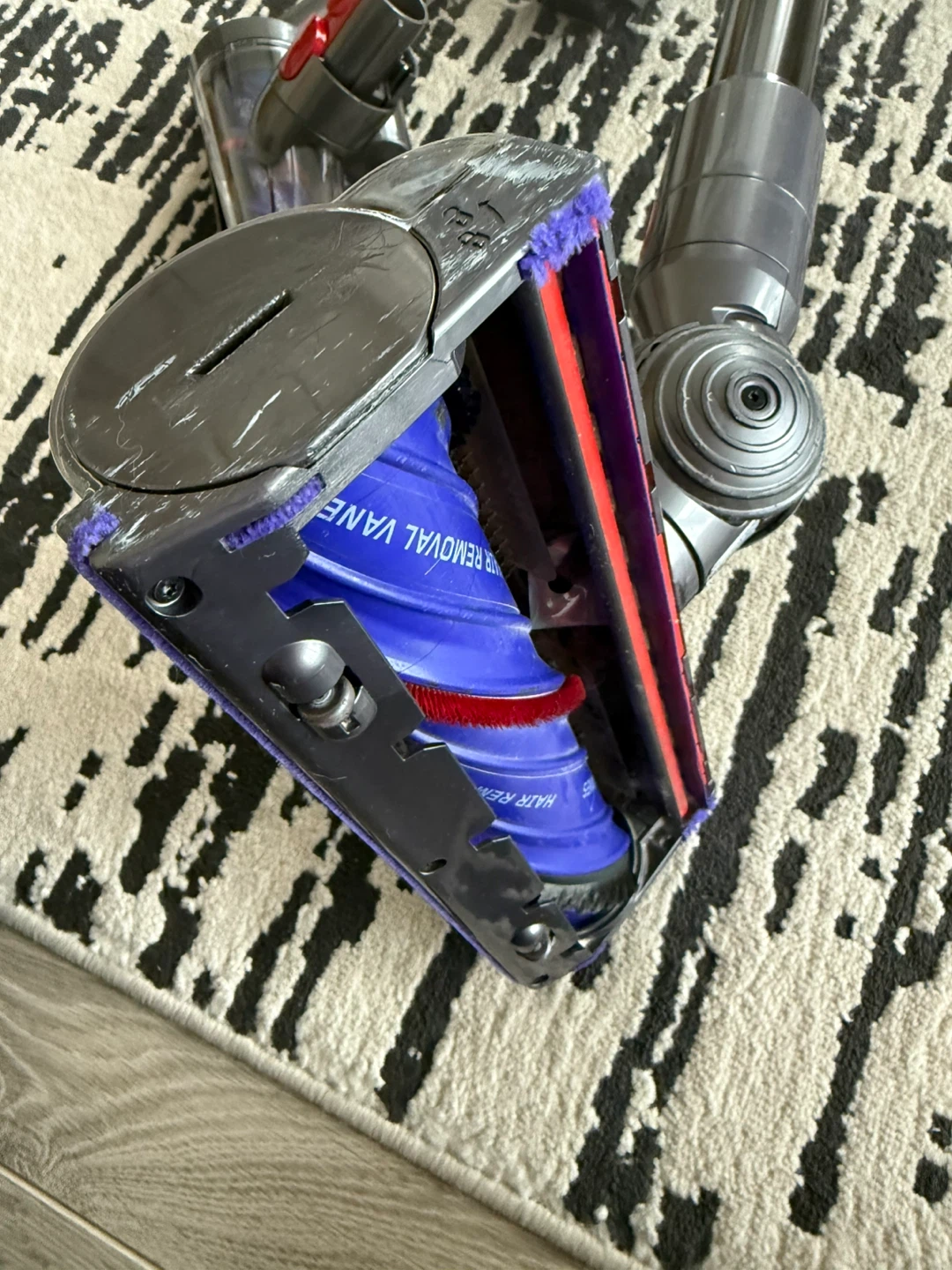 Dyson V8 animal  Cordless Vacuum - photo 3