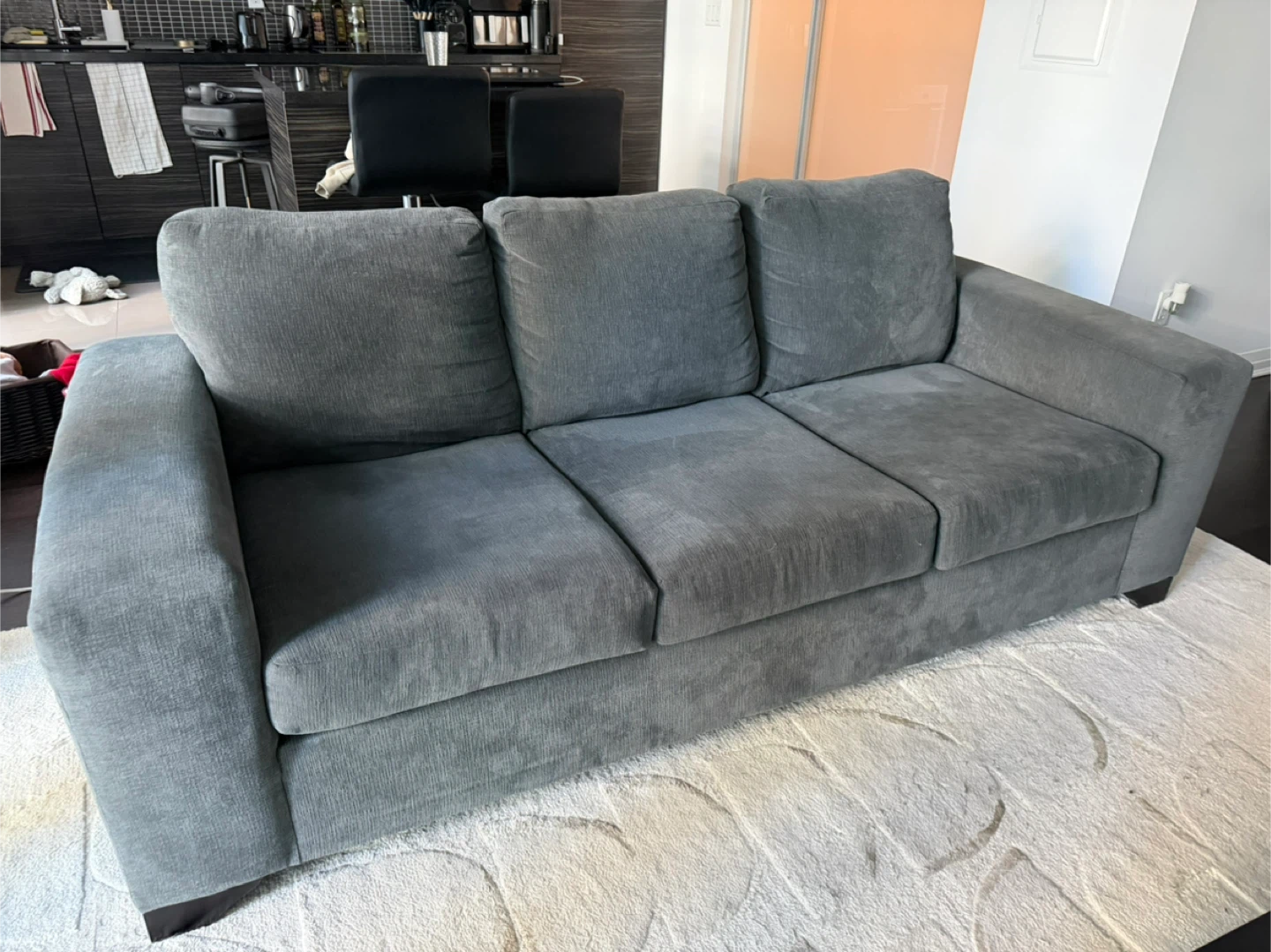 Couch - photo 3