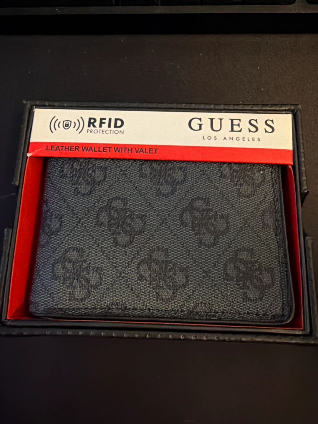 New GUESS Los Angeles Leather Wallet with Valet