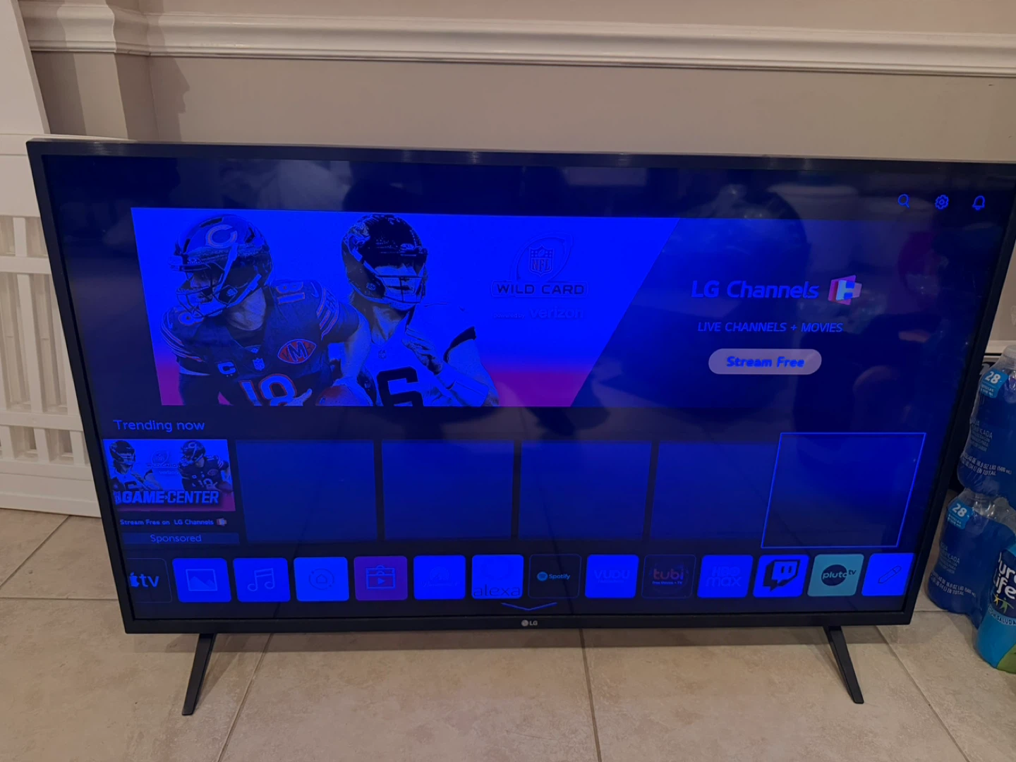 LG 43UM7300PUA 43" 4K UHD Smart LED TV - photo 2