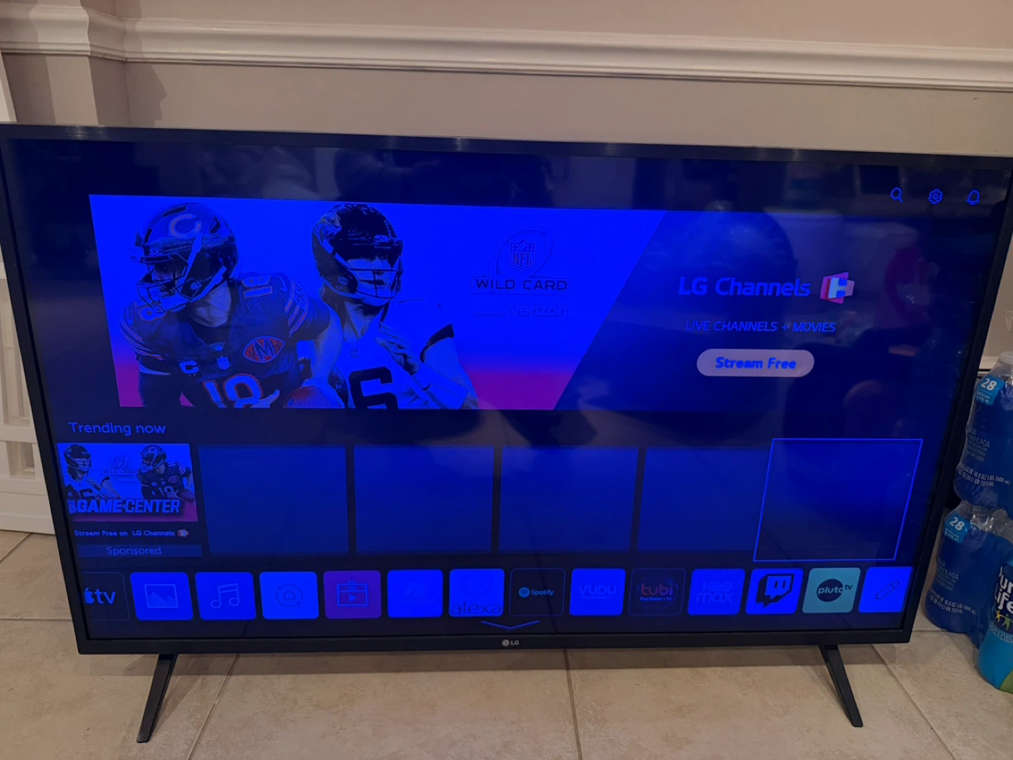LG 43UM7300PUA 43" 4K UHD Smart LED TV - photo 3