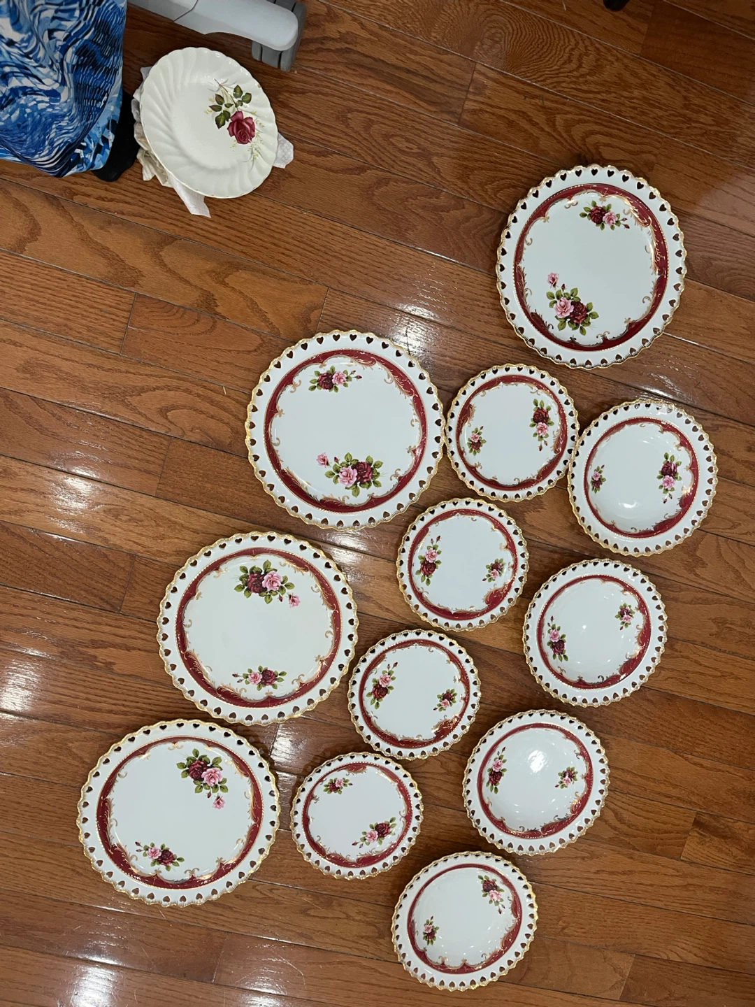 Vintage Floral China Plates Set - photo 2