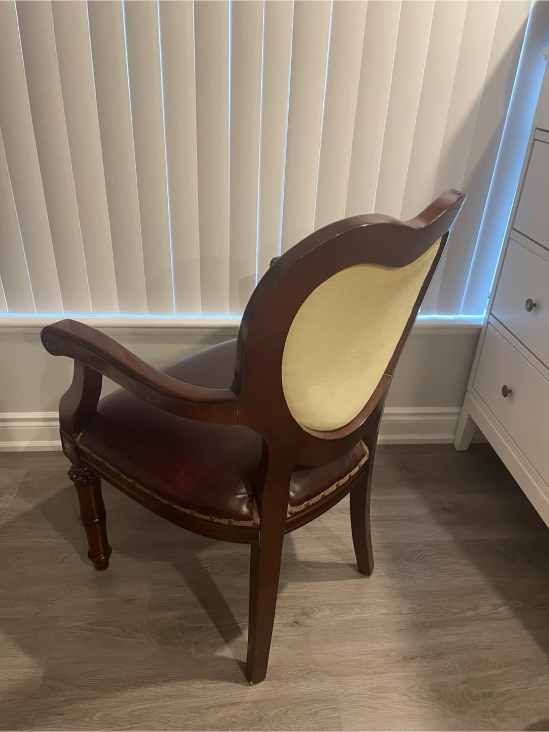Antique Style Armchair - Unique Design - photo 3