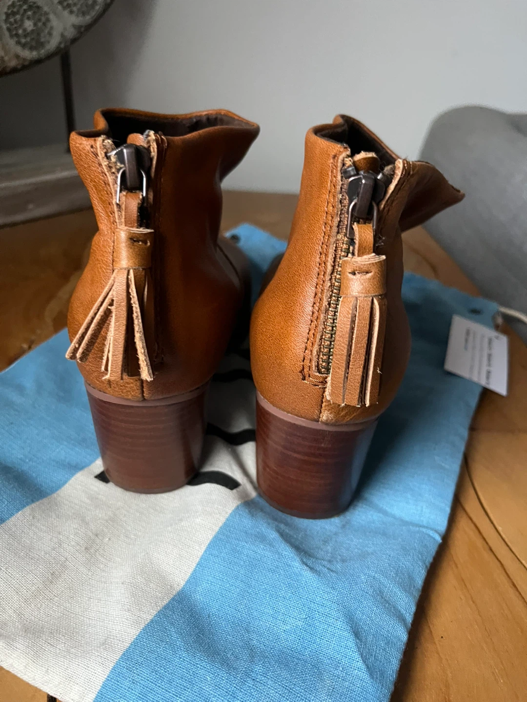 TOMS Brown Leather Ankle Boots - Size 8 - photo 4